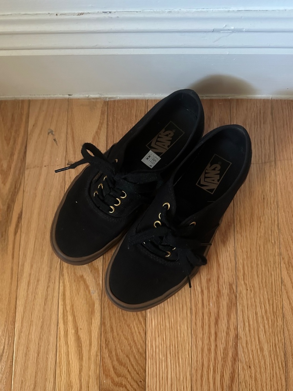 Vans Authentic in Black/Gum, Size 8